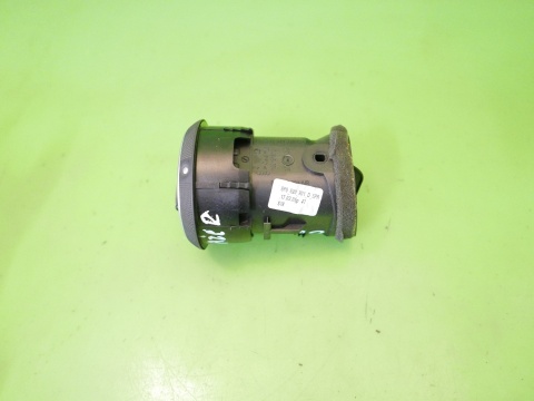Kratka nawiewu prawa środek 8P0820901D AUDI A3 8P HB 5D 04-08
