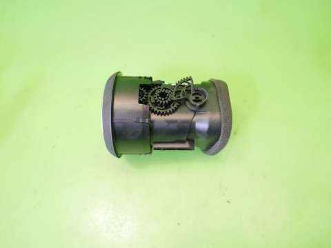 Kratka nawiewu prawa środek 8P0820901D AUDI A3 8P HB 5D 04-08