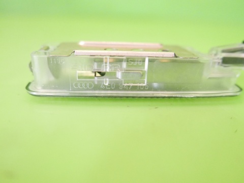 Lampka oświetlenia kabiny 4E0947105 4D0947105A AUDI A3 8P 1.6 HB 5D 04-08
