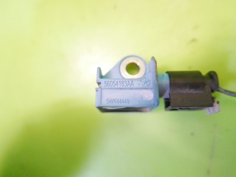 Czujnik uderzenia bocznego 56054183AA 5WK44449 FIAT FREEMONT I 11-15