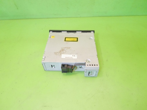 Zmieniarka płyt CD changer 8E0035111D AUDI A3 8P 1.6 FSI HB 5D 04-08