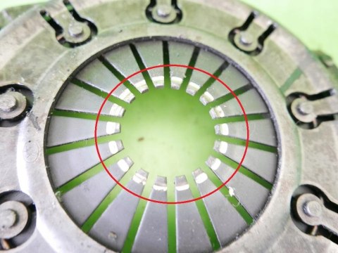 DOCISK SPRZĘGŁA NISSAN PRIMERA I P10 2.0 16V 90-96