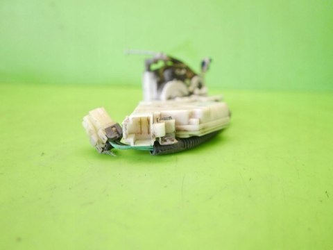 ZAMEK CENTRALNY PRAWY PRZÓD NISSAN PRIMERA I P10