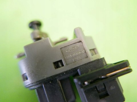 CZUJNIK ŚWIATEŁ STOP HAMULCA FORD FIESTA MK6 1.4