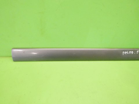 LISTWA DRZWIOWA PRAWA PRZÓD FORD FOCUS MK1 ZX5 5D LISTWA DRZWIOWA PRAWA PRZÓD FORD FOCUS MK1 ZX5 5D