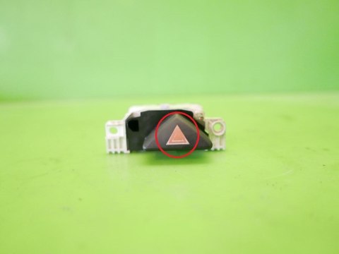 PRZEŁĄCZNIK ŚWIATEŁ AWARYJNYCH FORD FOCUS MK1 ZX5 PRZEŁĄCZNIK ŚWIATEŁ AWARYJNYCH FORD FOCUS MK1 ZX5