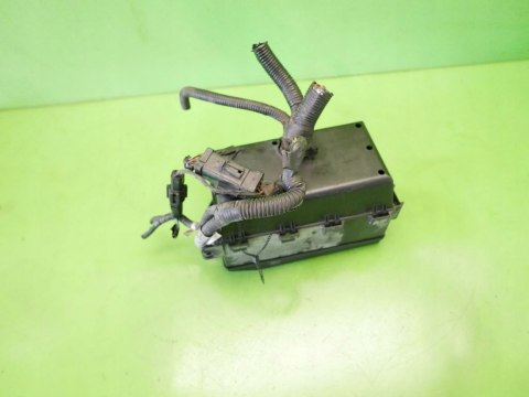 SKRZYNKA BEZPIECZNIKÓW FORD FOCUS MK1 ZX5 USA 2.3