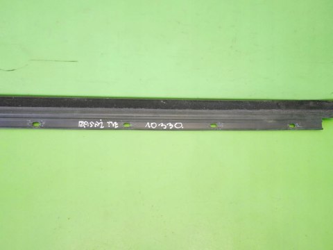 LISTWA ZGARNIAJĄCA PRAWA TYŁ AUDI 80 B4 KOMBI 91-