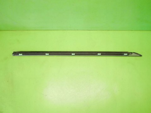 LISTWA ZGARNIAJĄCA PRAWA PRZÓD KIA CARNIVAL I 99-