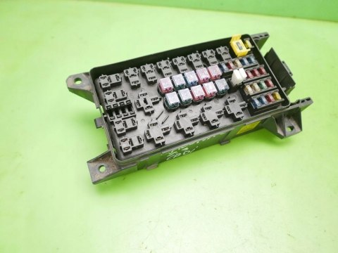 SKRZYNKA BEZPIECZNIKÓW KIA CARNIVAL I FL 2.9 CRDI