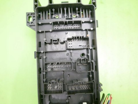 SKRZYNKA BEZPIECZNIKÓW KIA CARNIVAL I FL 2.9 CRDI