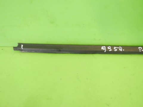 LISTWA ZGARNIAJĄCA PRAWA PRZÓD PEUGEOT 206 HB 5D