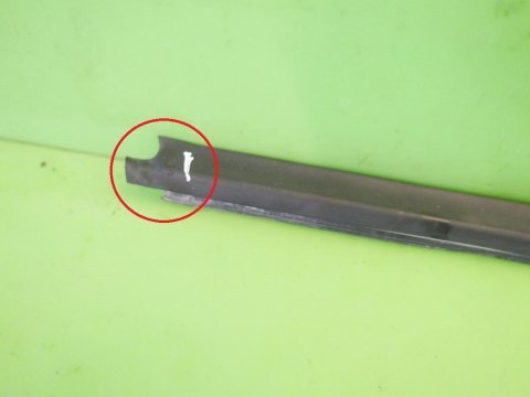 LISTWA ZGARNIAJĄCA PRAWA PRZÓD PEUGEOT 206 HB 5D