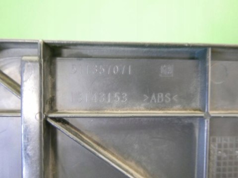 KLAPKA ZAŚLEPKA FOTELA PRAWA TYŁ OPEL MERIVA A I