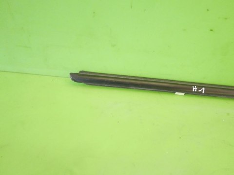 LISTWA ZGARNIAJĄCA PRAWA PRZÓD HYUNDAI H1 I 00-02