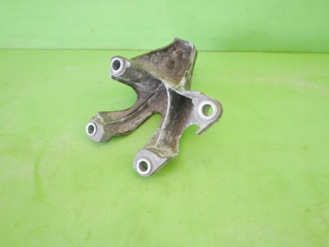 ŁAPA WSPORNIK SILNIKA LEWA AUDI A4 B6 3.0 V6 ASN ŁAPA WSPORNIK SILNIKA LEWA AUDI A4 B6 3.0 V6 ASN