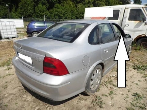 SZYBA DRZWIOWA PRAWA PRZÓD OPEL VECTRA B FL SEDAN